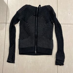 Lululemon Embrace Hoodie *Knit blk/dk grey, size 4